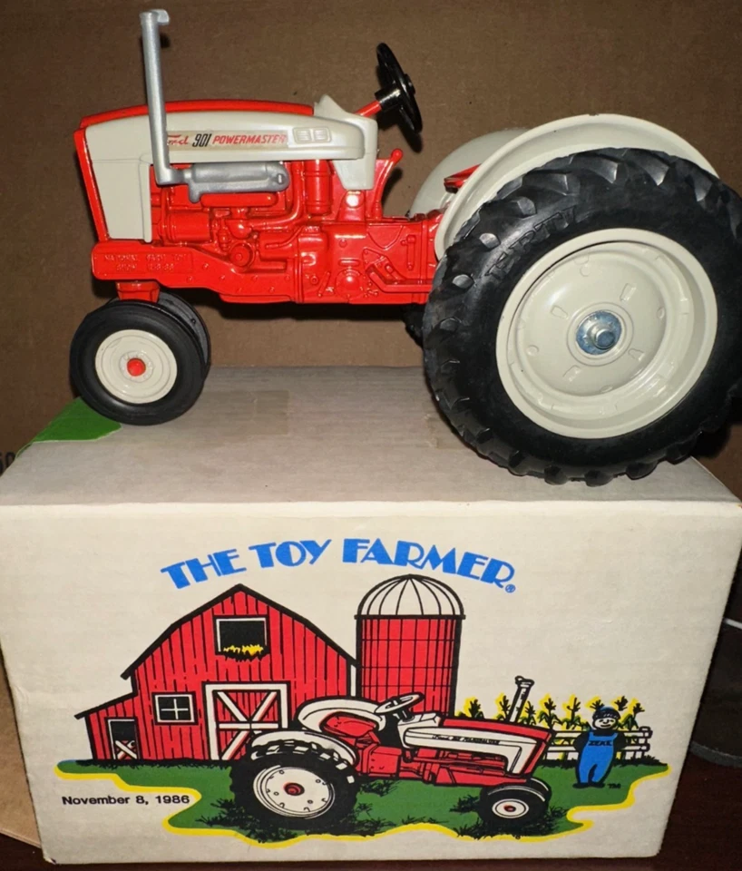 Ertl 1/16 Ford 901 Powermaster Tractor Toy Farmer 1986 #424 #1* - Image 2 of 4