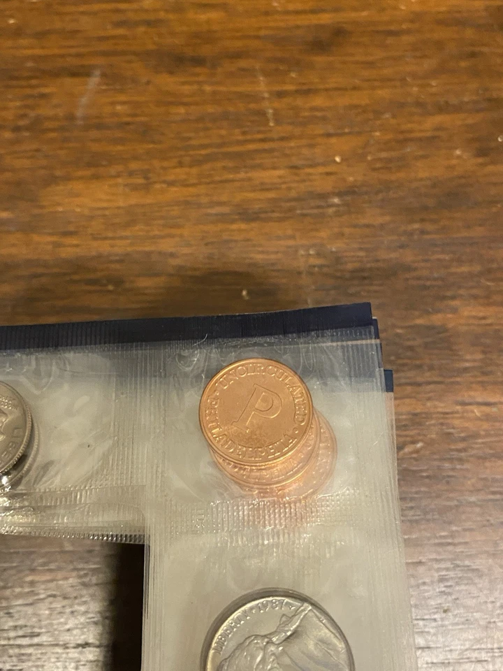 Lot of 23 U.S. Mint 1987 Uncirculated Coin Sets (P & D) – No Halves - Image 4 of 4