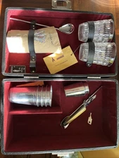 VTG "The Portable Pub" By Londonaire Limited 1960's COMPLETE with KEY HARD CASE