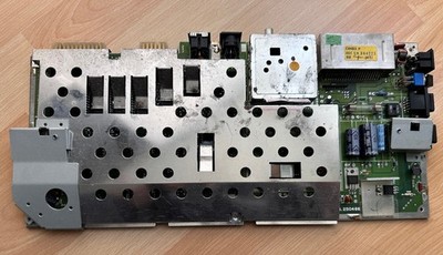 Commodore C64 Mainboard 250466 / ARTWORK NO.2523 II REV.A   ##15 26