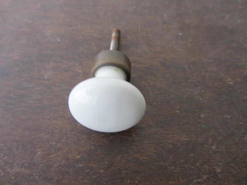 Bouton de tiroir en porcelaine et laiton 1970 - Photo 4/4