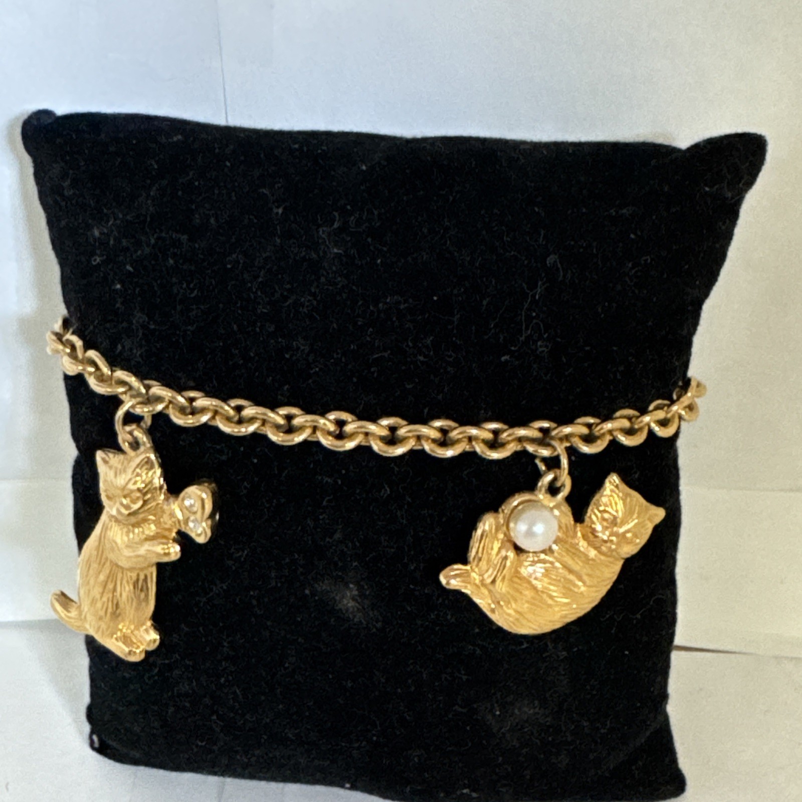 AVON Cat Kitty Charm Enamel Gold Tone Rhinestone Vintage Bracelet (used)