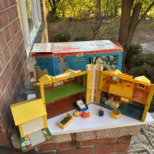 Vintage FISHER PRICE Yellow Little People 952 Play Family House w Box Incomplete