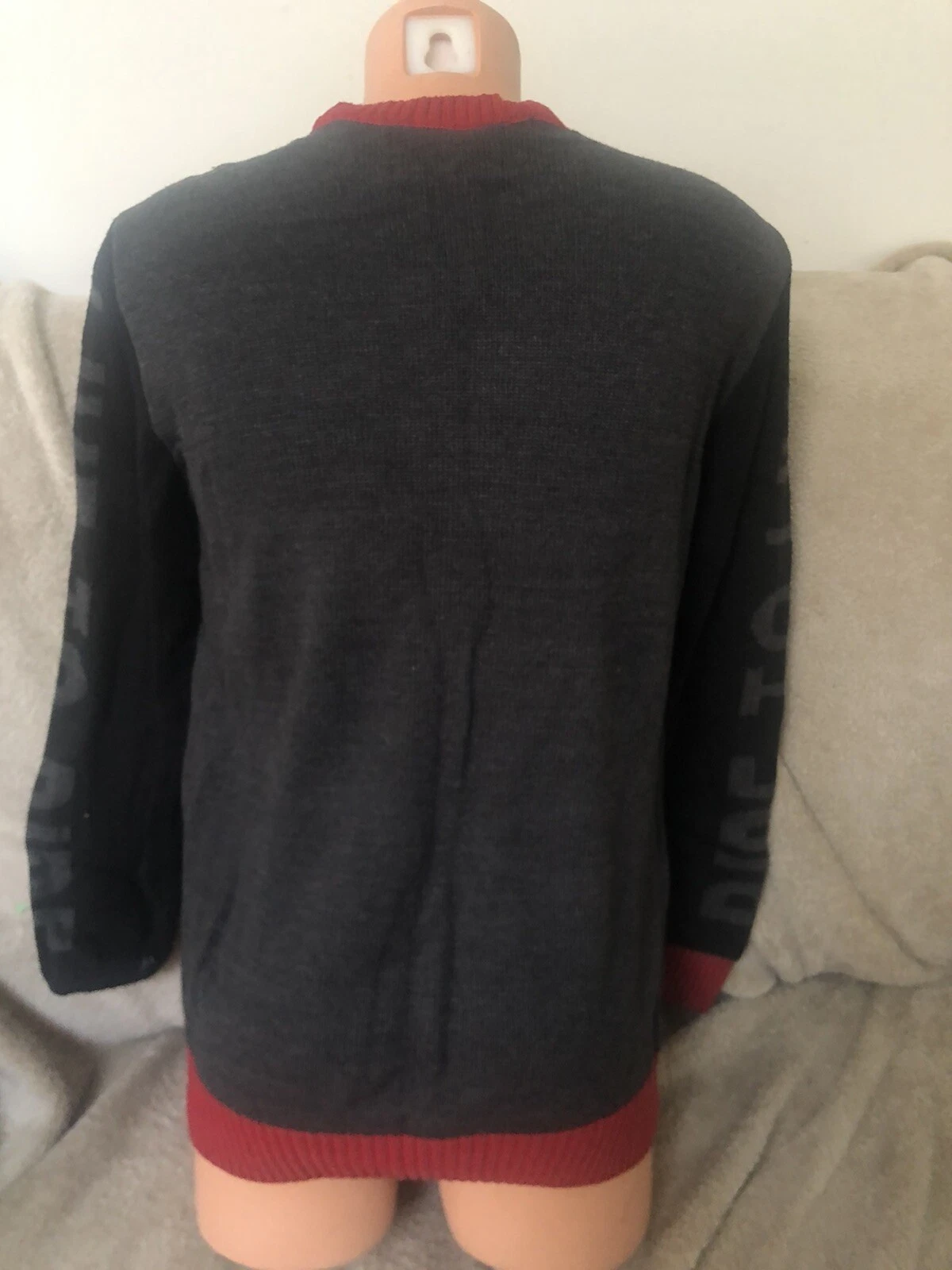 New Men’s Licensed Christmas sweater Grey Black Size Small