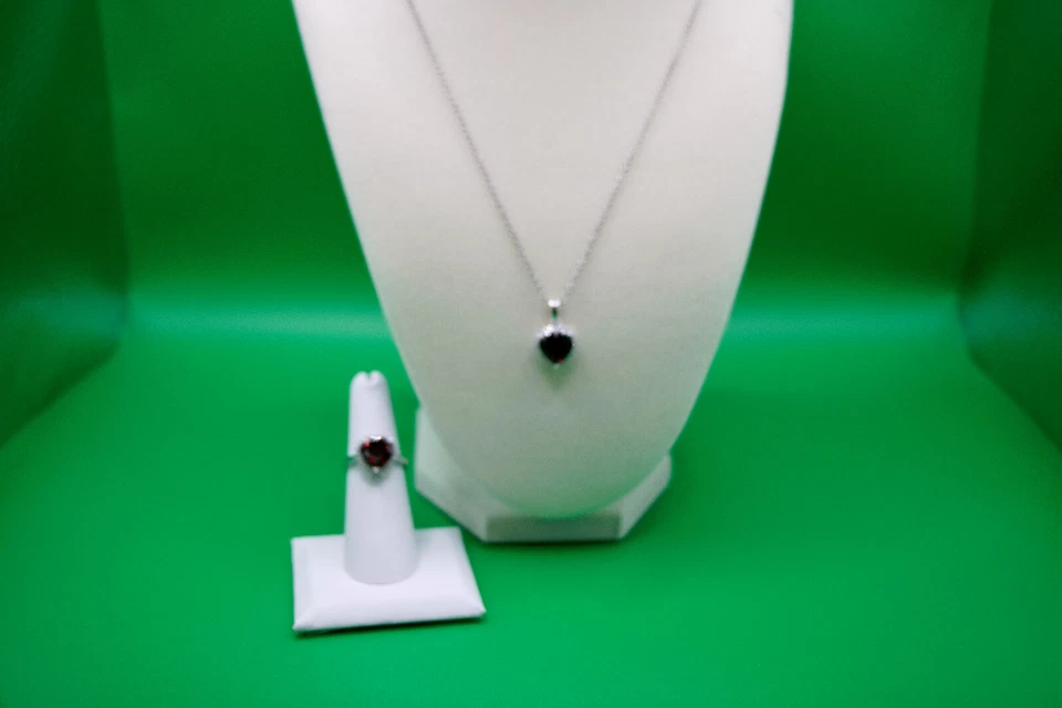 Anel de coração granada e zircão branco 8,20 ctw, pingente em ligação de platina com pescoço de 20" - Imagem 2 de 4