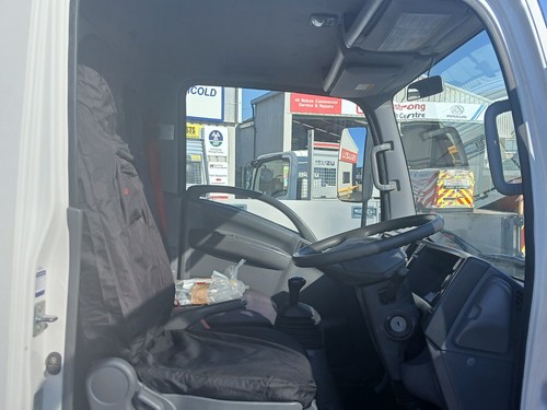 Isuzu N35.125 Twin Rear Wheel Tipper - Picture 8 of 9