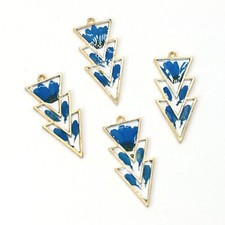 C 8PCS Gold Tone Dried Pressed Flower Resin Arrow Shape Charm Pendant GBY1558