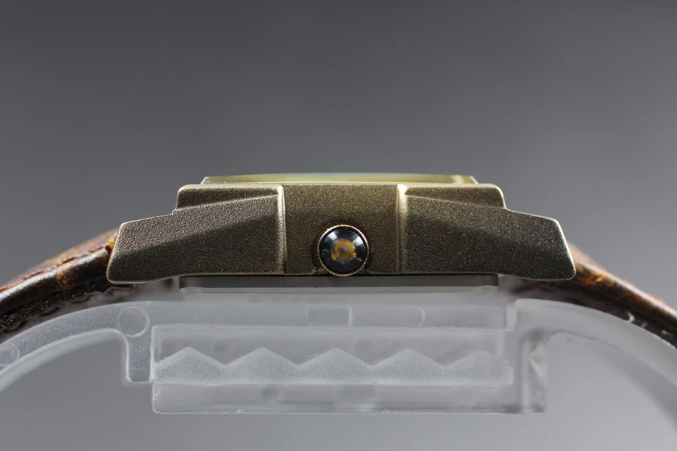 Reloj de cuarzo para dama 1984 N como nuevo Tag Citizen Vega Brutus 2048 tanque segundos pequeños Foto 4 de 4