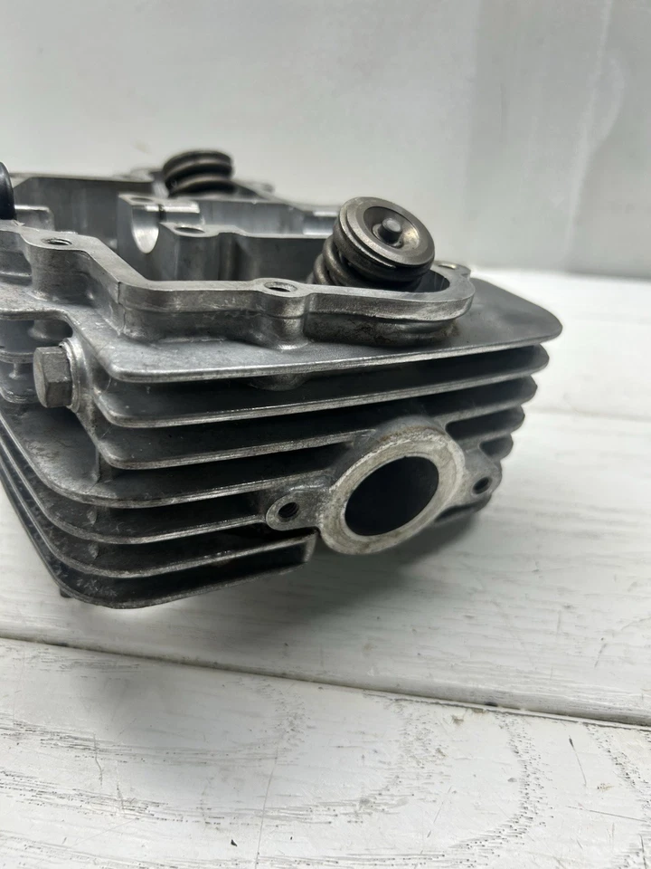 1986 Suzuki Quadrunner 185 Lt185 2x4 Engine Top End Cylinder Head Foto 4 de 4