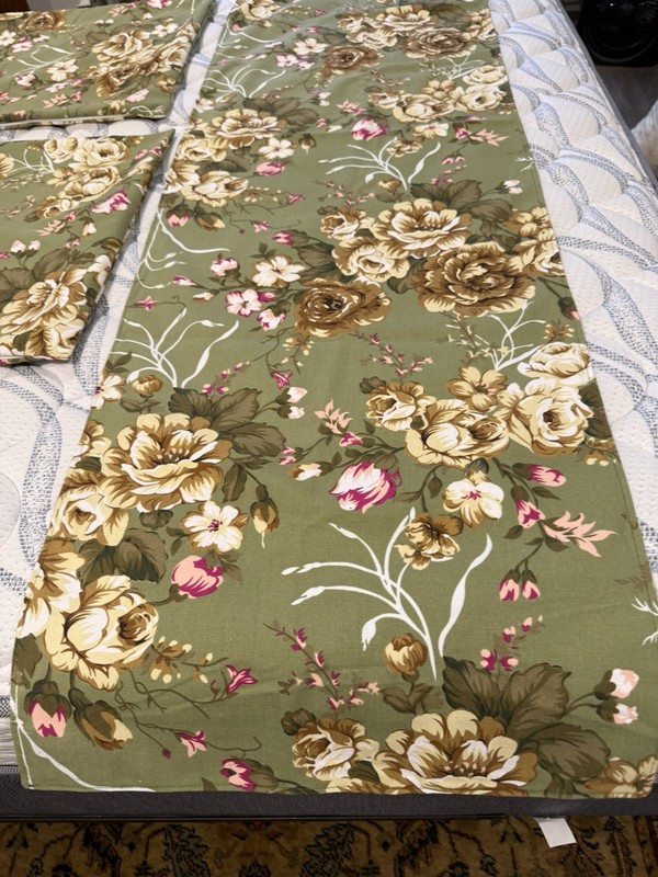 Floral Bed Runner Scarf Green 70 Inch by 19 Inch~1 Bed Runner + 2 Pillow Covers
