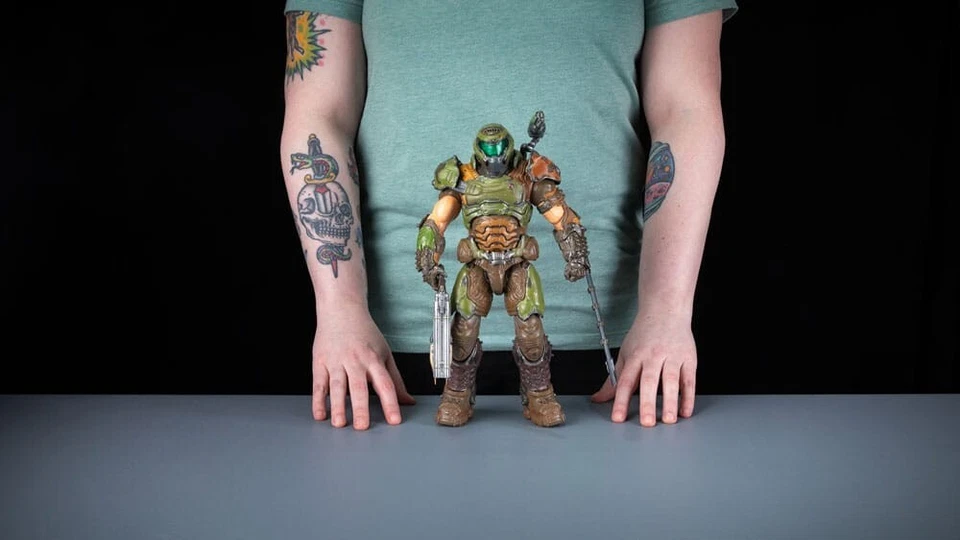 Figura de acción Doom 1/6 Doom Slayer exclusiva 30 cm exclusiva Foto 2 de 4