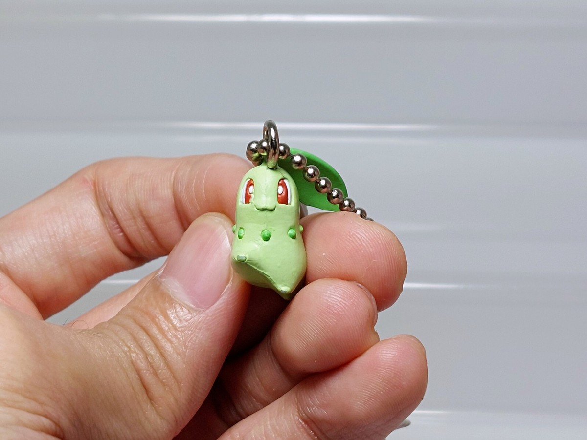 Meganium Chikorita Pokemon Swing Keychain Figure Bandai 2000