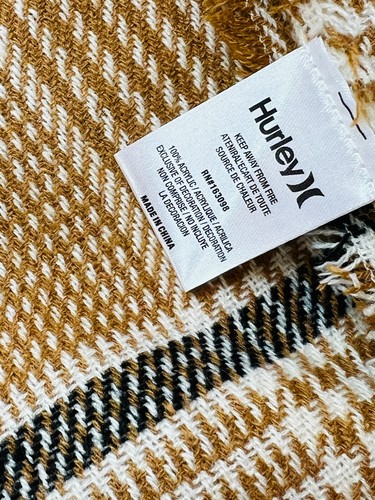 Poncho para mujer Hurley con chales a cuadros frente abierto $49 - Imagen 4 de 4