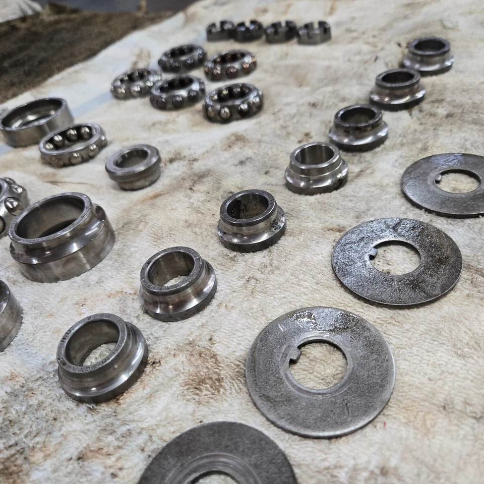 Chevy Pontiac 1949-1954 rodamientos de rueda originales arandelas tuercas Belair Chieftain Foto 3 de 4