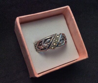 歌仙兼定 material crown イメージリング 18K 18KTHGE Vintage White Gold Ring Band Clear Rhinestones Leaf
