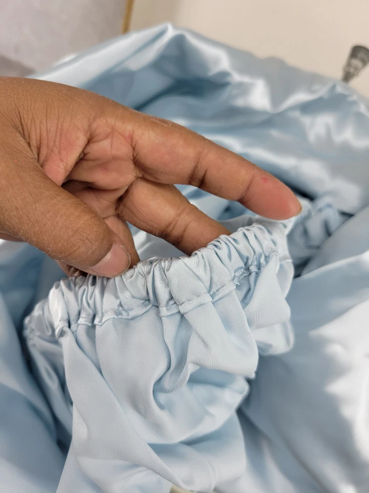 Lençol de cetim vintage Scintilla tamanho queen azul claro luxo macio roupa de cama - Imagem 4 de 4