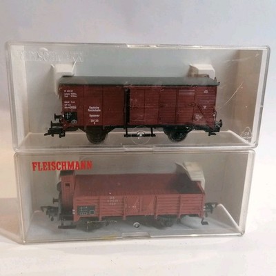 Paar Fleischmann HO Güterwagen, mit Koffer Nr's 5204 und 855866