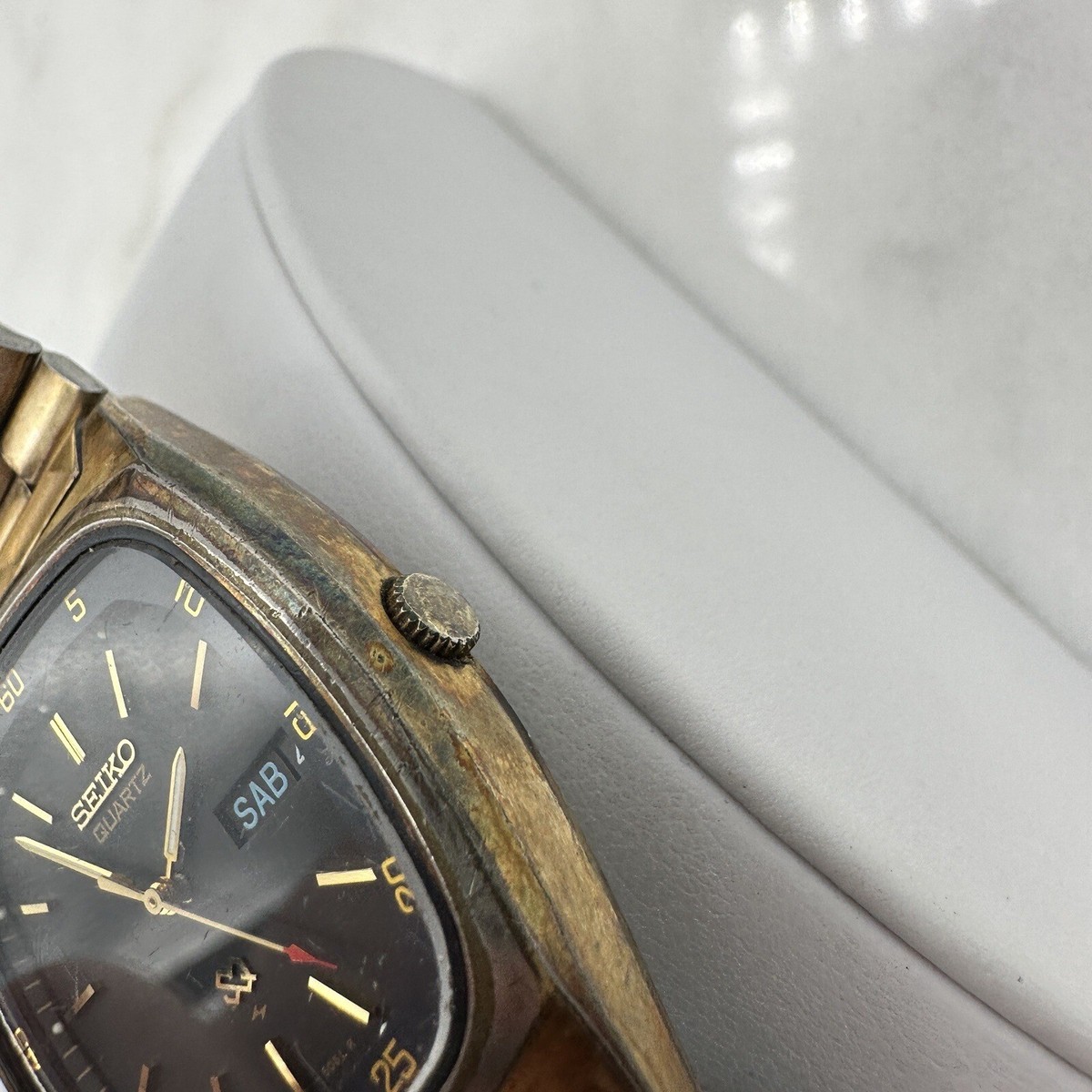Vintage Seiko SQ Gold Tone Black Dial Day Date TV Dial 7123 Vintage Seiko SQ Gold Tone Black Dial Day Date TV Dial 7123