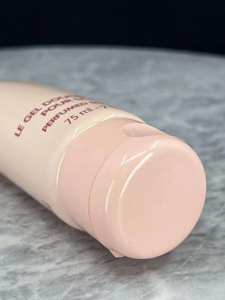 Gel de ducha perfumado Jean Paul Gaultier "Classique" - (2,5 oz) VENTA DE VACACIONES Foto 3 de 4