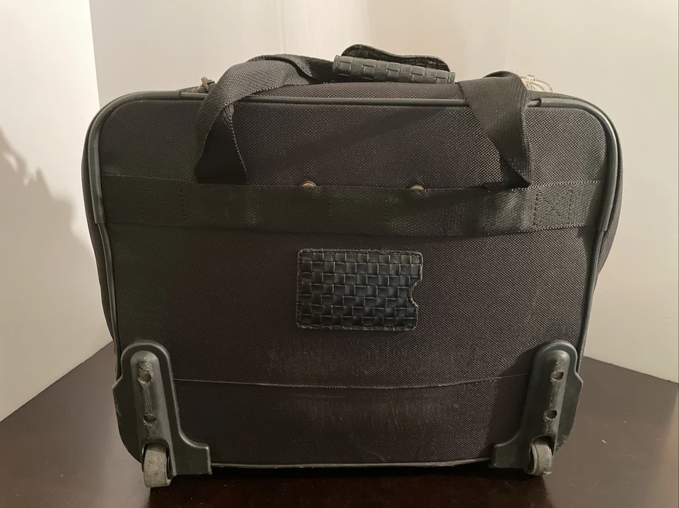 Equipaje de mano Tommy Bahama 17" Nassau con ruedas - Ver fotos/detalles para defectos Foto 4 de 4