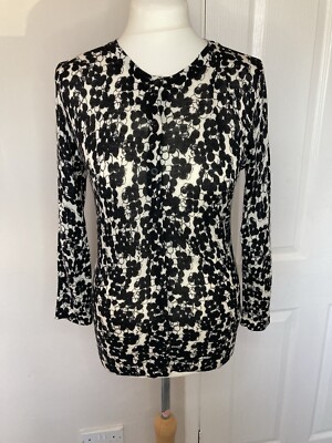 Kew Gr. Small Strickjacke schwarz-weiß geblümt Feinstrick 100% Merinowolle