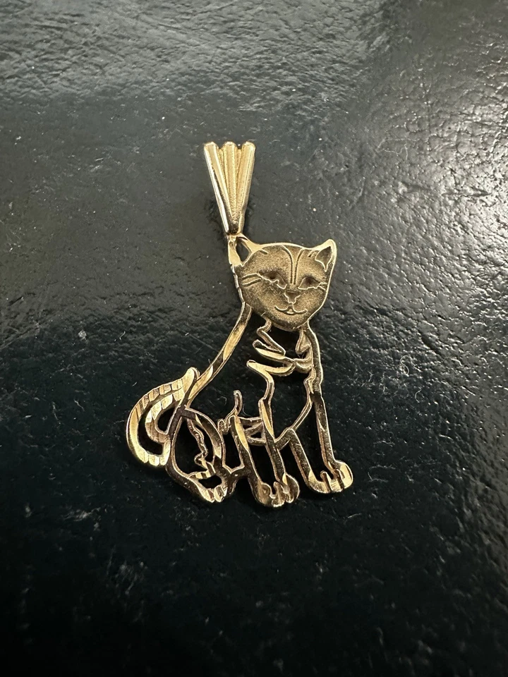 Colgante vintage de oro amarillo de 14 quilates con dije de gato sentado - doble cara - 1,18 g, 2,6 cm Foto 3 de 4