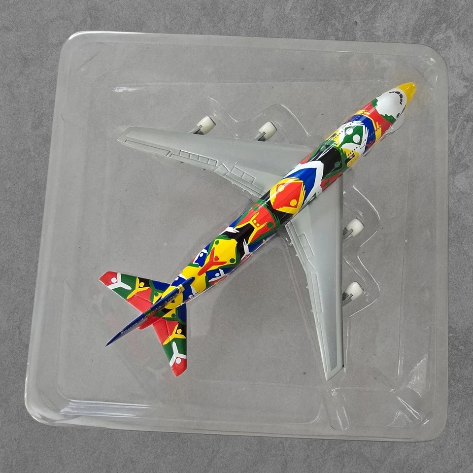 Avión fundido a presión Herpa Wings Boeing 747-300 Ndizani South African Airways 1:500 Foto 4 de 4