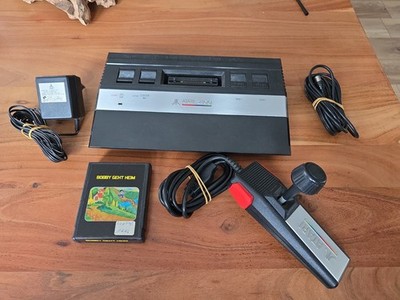  ATARI 2600 Konsole mit Original Controller Ori. Kabel und 1 Spiel 100% Ok