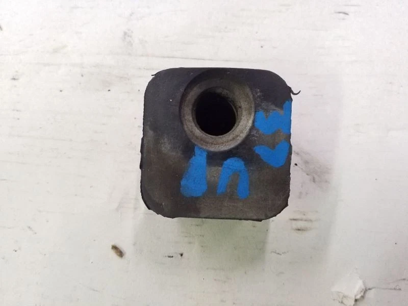 Buje de ojal superior del radiador | Se adapta a Volkswagen Passat 1998-2001 Foto 2 de 4