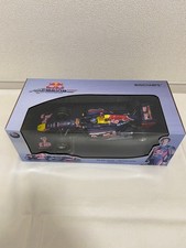 Minichamps 1/18 Red Bull S. Vettel 2012 Show Car