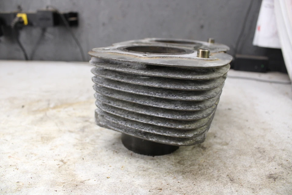 Верхние цилиндры двигателя 1973 Honda CL350 6584.PJ - Изображение 3 из 4