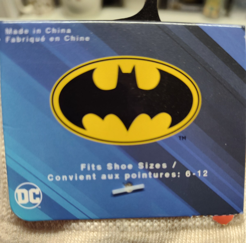 LOT (4) NWT BOYS YOUTH ADULT BATMAN THEME CREW SOCKS BY DC FITS SHOE SZ 8-12 - Picture 4 of 6