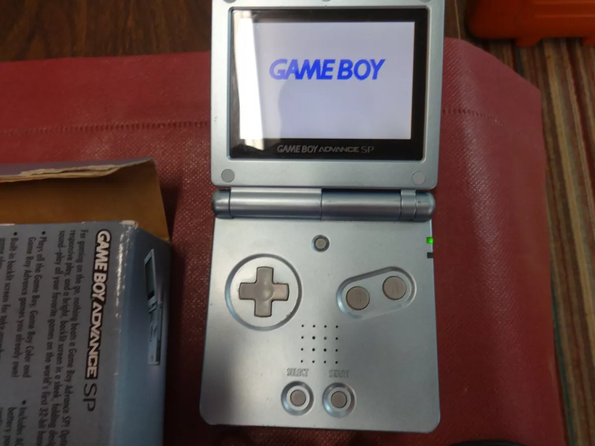  Game Boy Advance SP Pearl White : Video Games