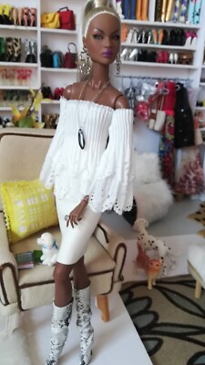 Top, skirt only fit barbie,fr nuface. Doll not inclu. If int on her acc