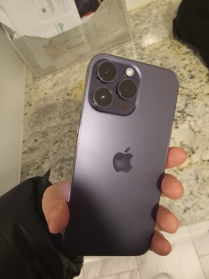 Iphone 14 Pro Max con la aplicacion de Tik Tok Descargada