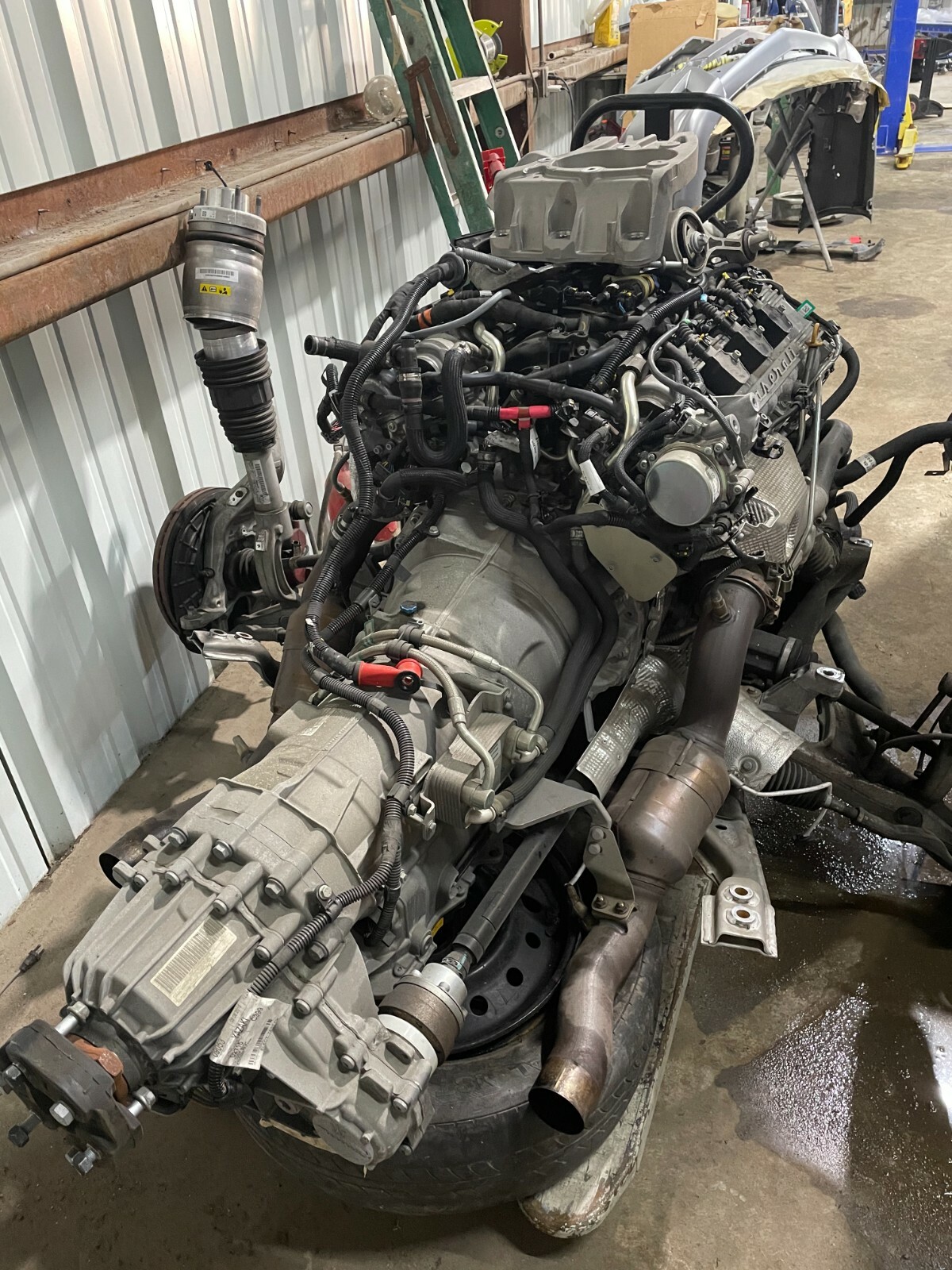 2017 MASERATI LEVANTE MIDDLE  ENGINE 28.901MILES
