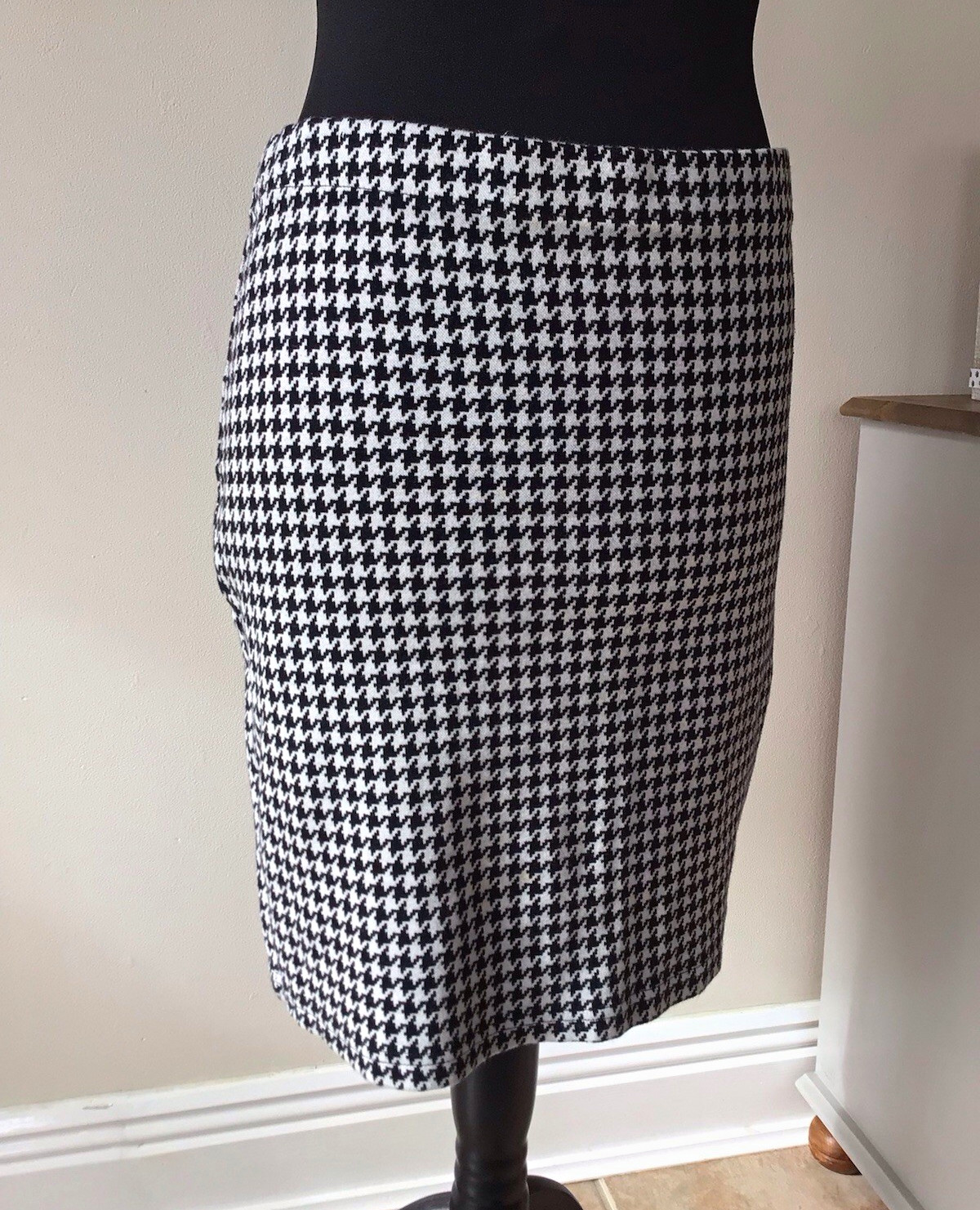 BETTY BARCLAY ELEMENT SIZE 12 BLACK WHITE HOUNDSTOOTH JERSEY STRETCH SKIRT EXCON