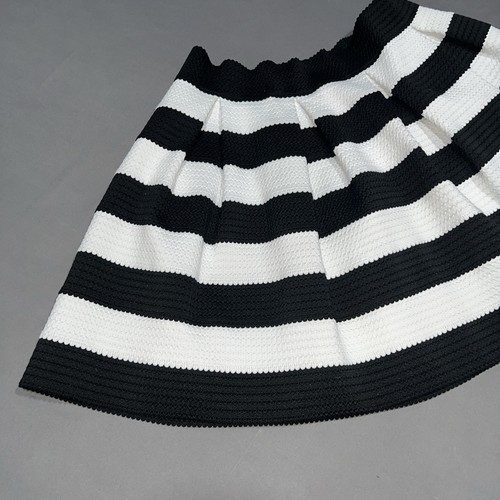 NWOT Express Elastic Waist Pleated Mini Skirt Women’s L Striped Black/White-4395 - Picture 2 of 11
