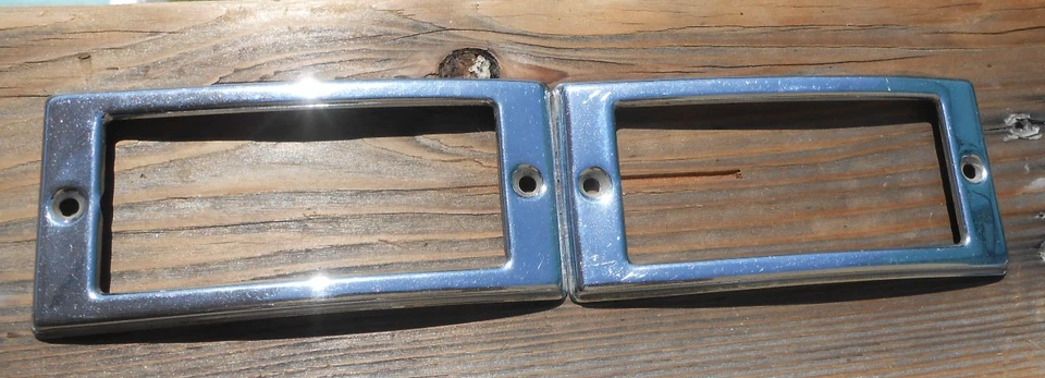 Biseles de luces de estacionamiento Ford Deluxe 1950 (par) Foto 3 de 3