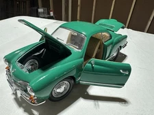 Road Legends 1:18 VW Karmann Ghia Green  Volkswagen Die Cast  1/18 Scale