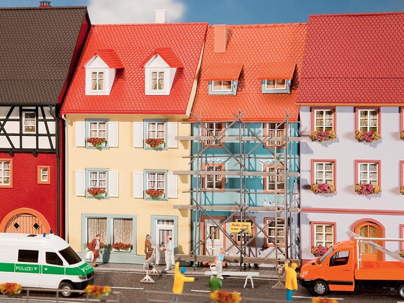 Immeubles de petite ville Faller 130494 maquette de batiment HO 1/87 pour decor de train