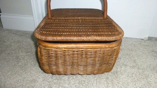 Vintage 1970's Procter & Gamble P & G Wicker Picnic Basket - Picture 4 of 11