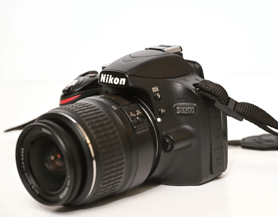 Nikon D3200 24MP DSLR + 18-55mm G II  & 55-200mm G Lenses + Bag 7537 Shutter Cnt - Image 4 of 4