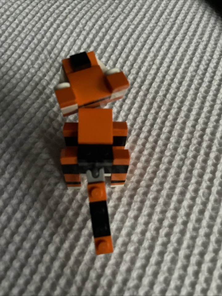 LEGO Creator 30285 Tiger, photo 2 of 4