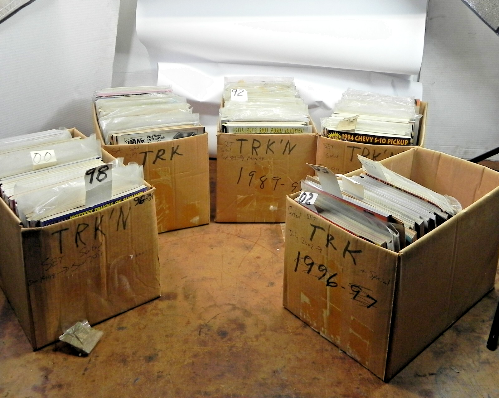MASSIVE COLLECTORS LOT OF TRUCKIN MAGAZINE 1976-2006 FULL YEARS RARE SORTED