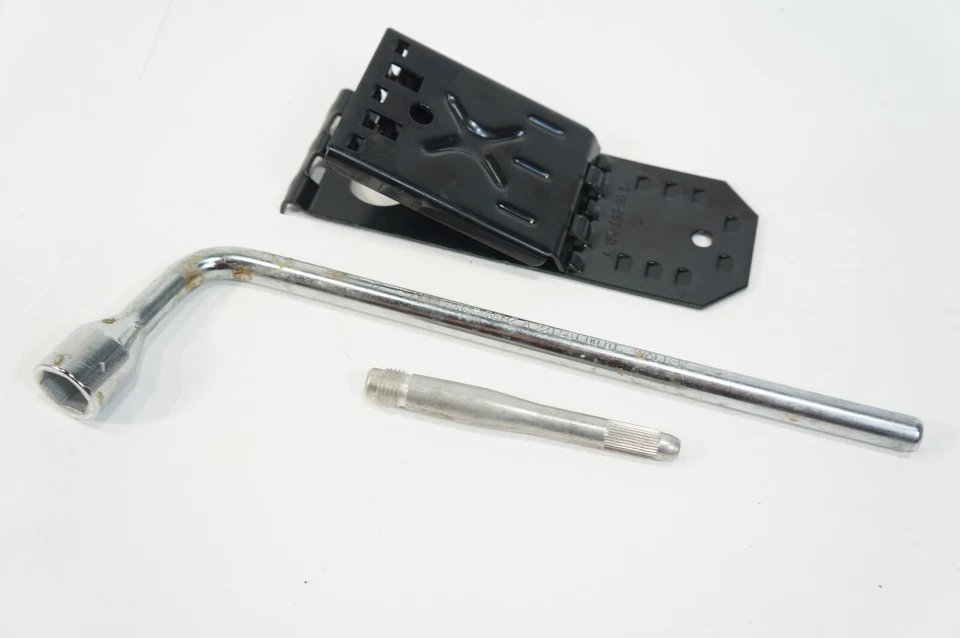 06-11 mercedes x164 gl550 gl450 kit de herramientas de cambio de neumáticos de repuesto tuerca guía de llave Foto 2 de 4