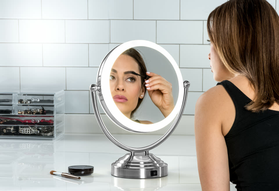 11&rdquo; Pro Size Lighted Mirror 8x/1x - Magnifying Makeup Mirror
