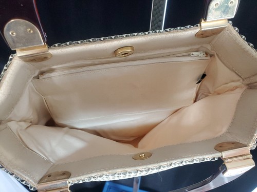 Vintage Cream metal mesh handbag W/amber color plastic handles Made in Hong Kong - Picture 8 of 12