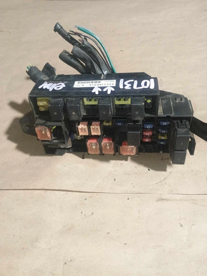 Caja de fusibles de motor Subaru Legacy 2000-2001 compartimento 2,5 l OEM Foto 2 de 4