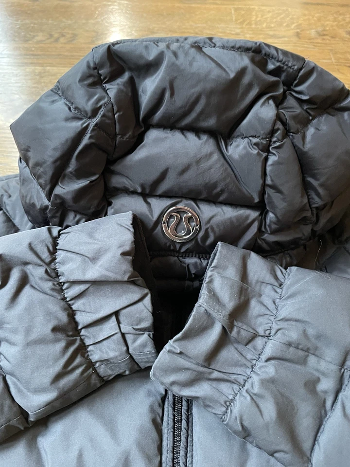 Chaqueta con capucha acolchada negra plumón de ganso LULULEMON para mujer talla 4 Foto 3 de 4